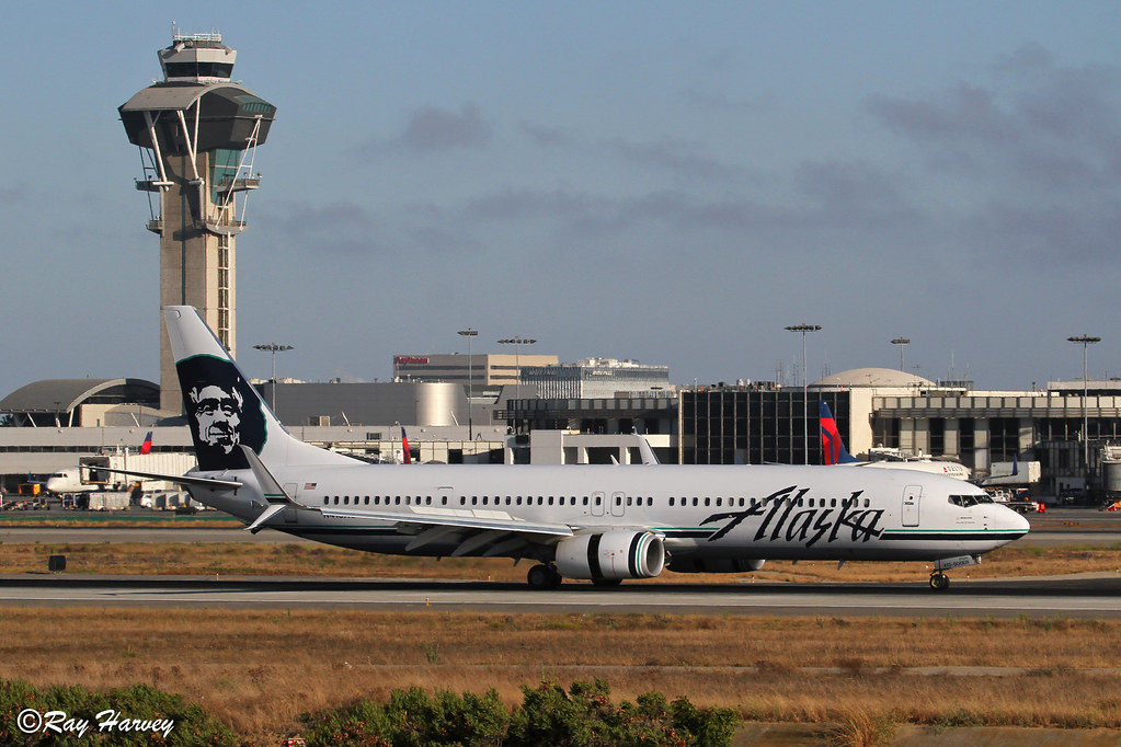 N413AS landing LAX Alaska Airlines Boeing 737990/ER N413A… Flickr