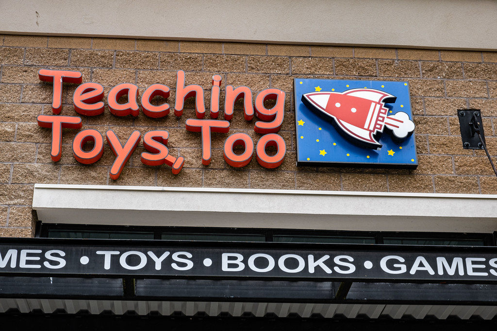 Teaching Toys, Too 2022 06 22 01 Uptown Gig Harbor, Washin… Flickr