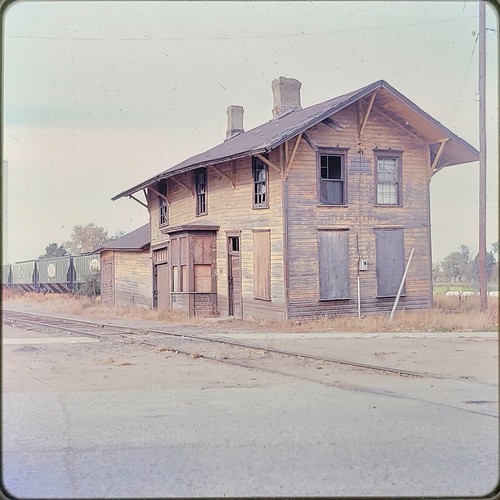 Oct 1974 Graettinger, Iowa Rock Island, former BCR&N, depo… Flickr