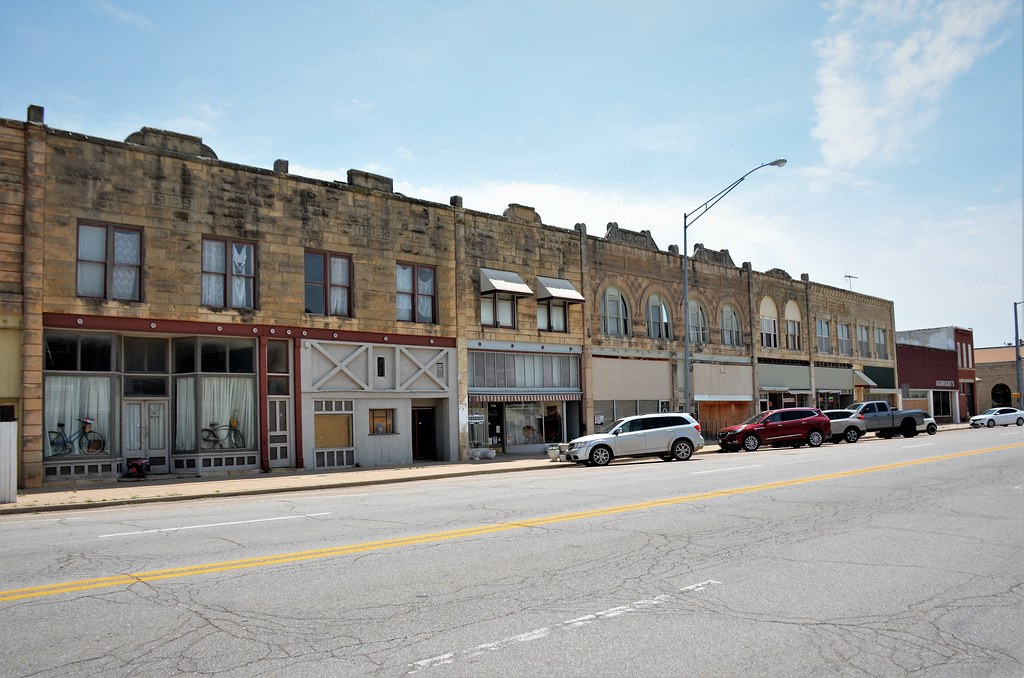 Oklahoma, Newkirk The block of buildings in Newkirk are wi… Flickr