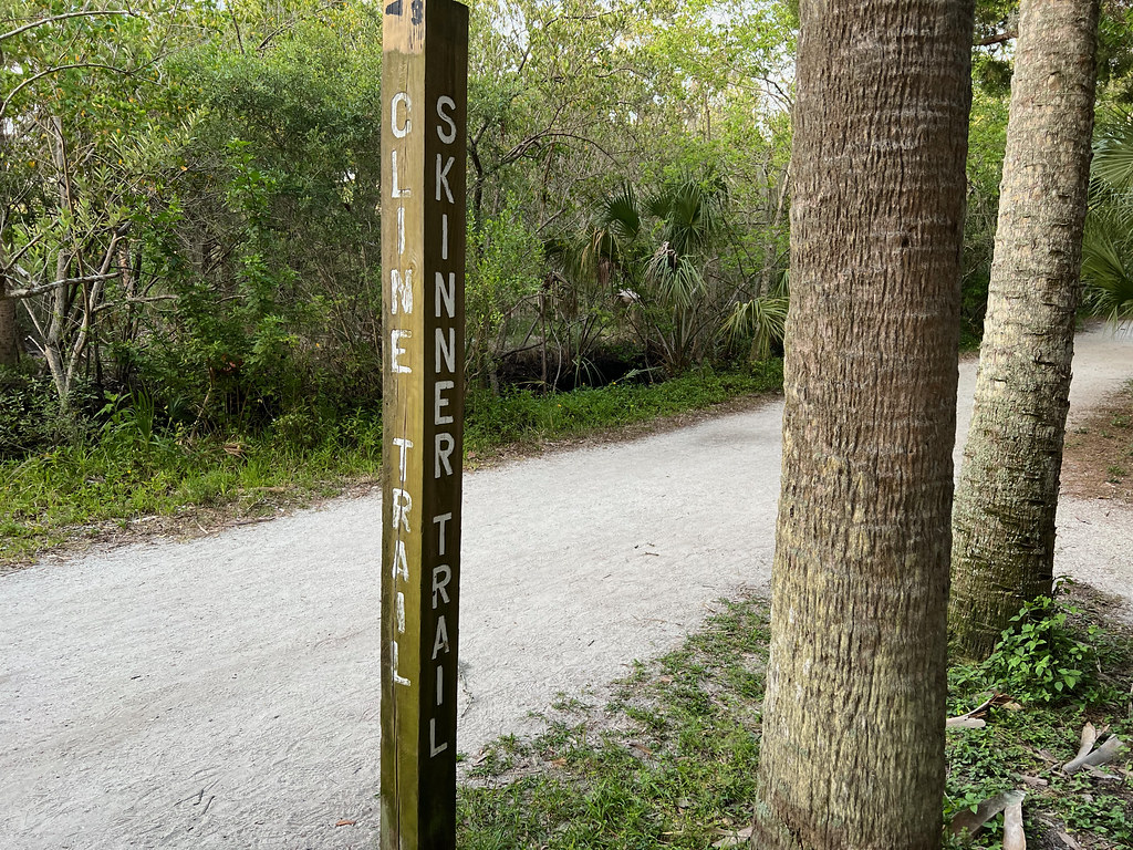Junction of Trail pole names Hammock Park Dunedin, Flori… Flickr