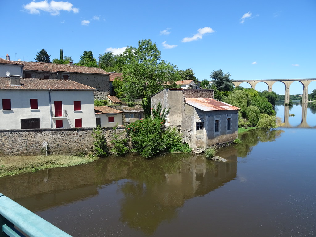 Au bord de la Vienne, L'IsleJourdain, Vienne Olive Titus Flickr