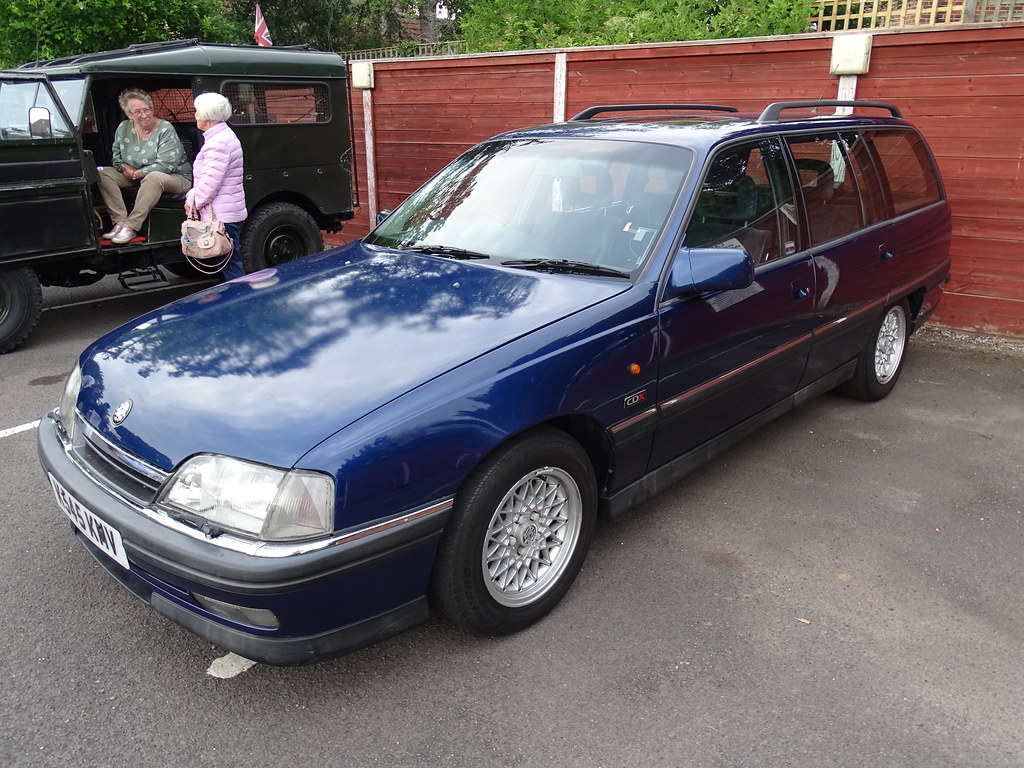 1992 Vauxhall Carlton CDX 2.6i Estate Hayling Legends Meet… Flickr