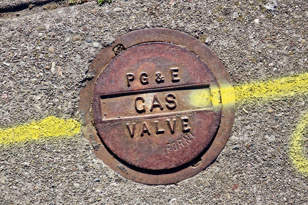 PG&E Gas Valve, San Francisco, CA Gas valve cover in a San… Flickr