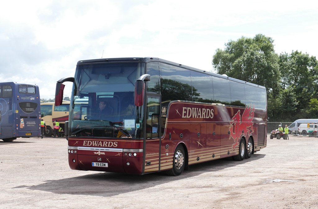 Edwards, Llantrisant Y8EDW Van Hool T917 at the Glastonbur… Flickr