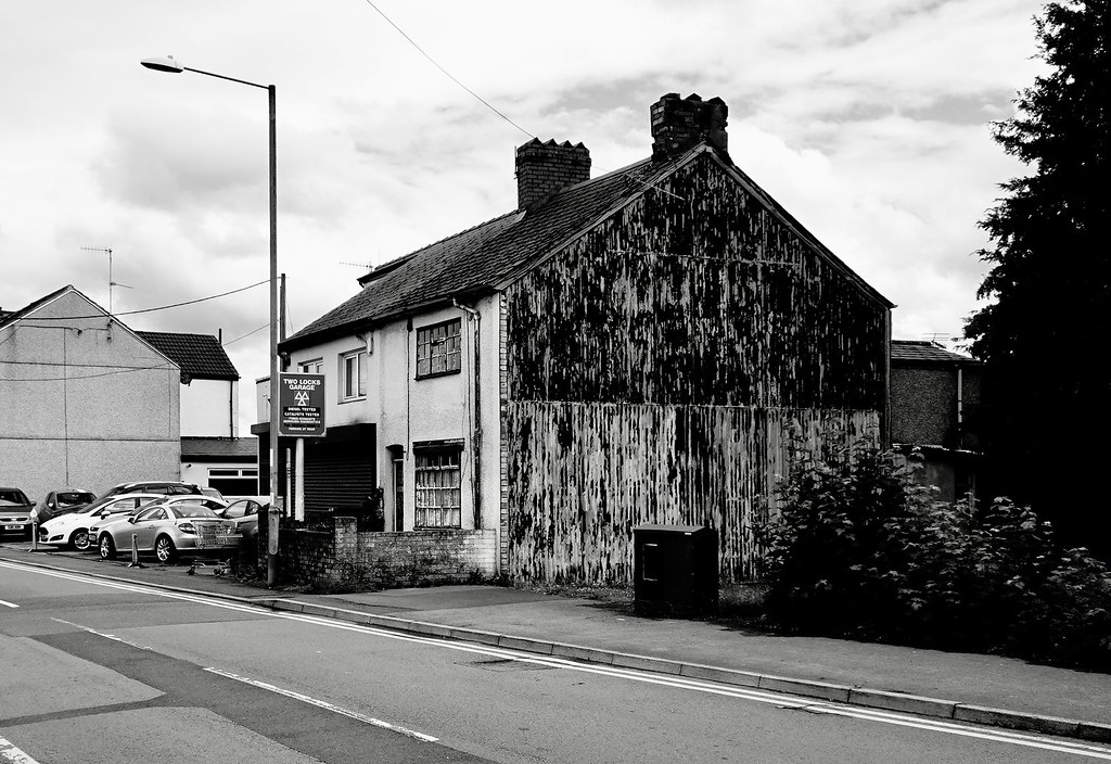 Two Locks Garage, Two Locks Road, Cwmbran 2 July 2022 Flickr