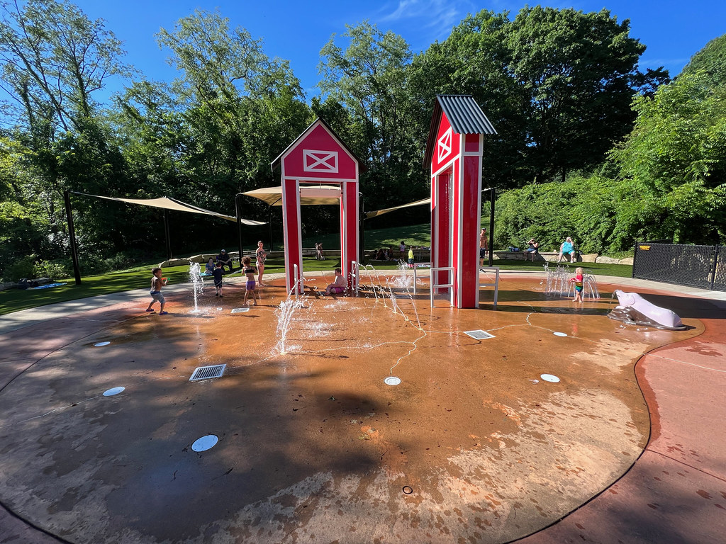 Spray Park Round Hill Farm, Spray Park Elizabeth, Pennsy… Flickr