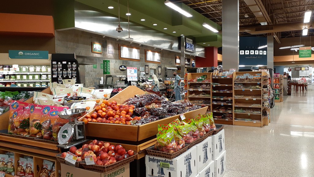 Muscle Shoals Publix, looking toward the deli counter from the edge of