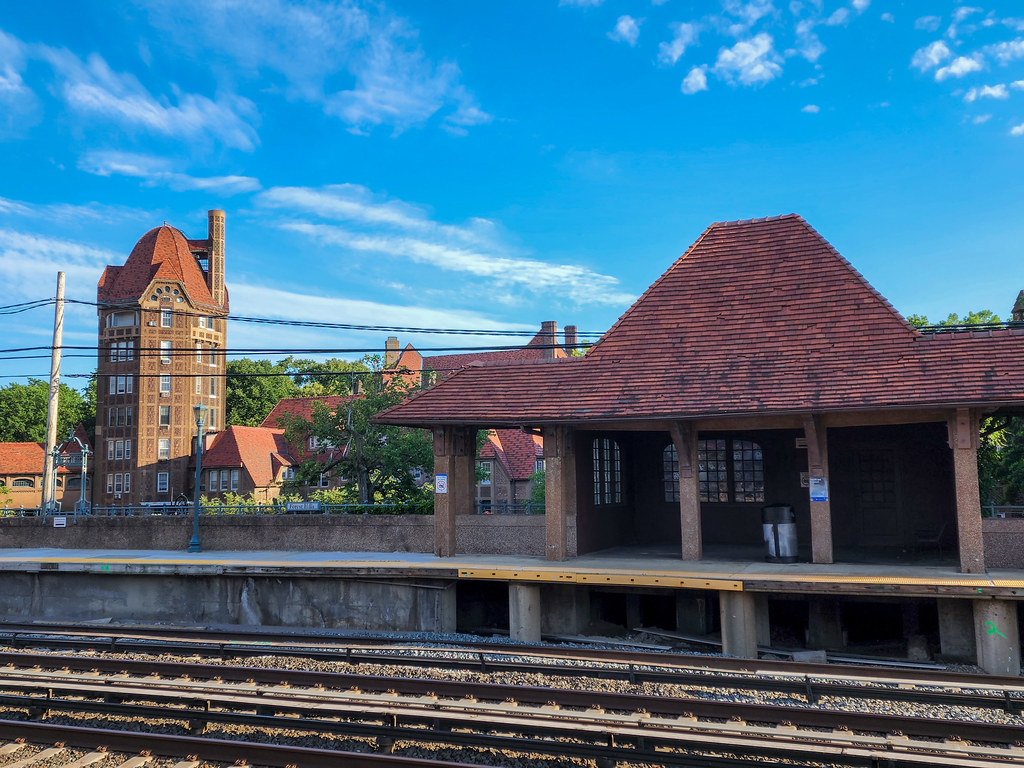 Forest Hills LIRR Station a photo on Flickriver