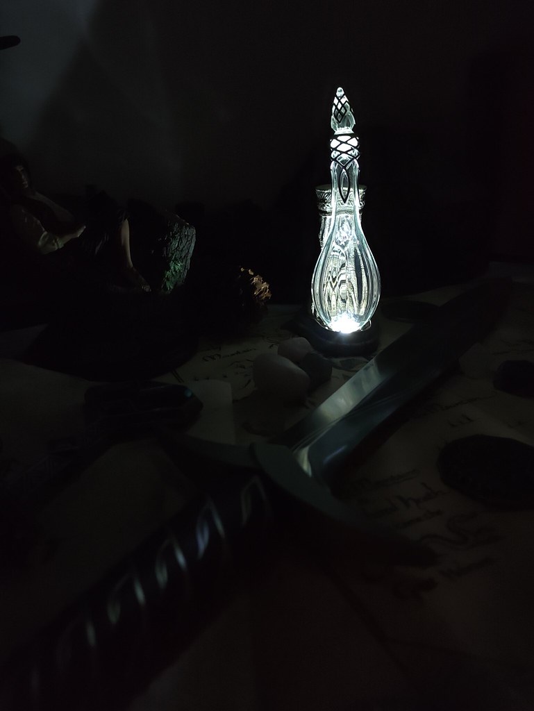 Weta Phial of Galadriel 2 aegor13 Flickr