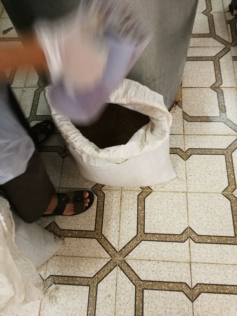 The steps of making sesame seeds' oil in Riyadh by Yemeni … Flickr