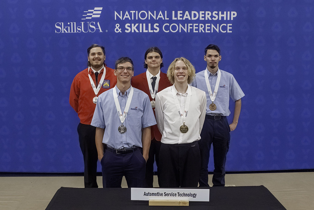 Automotive Service Technology Front row L to R High Schoo… Flickr