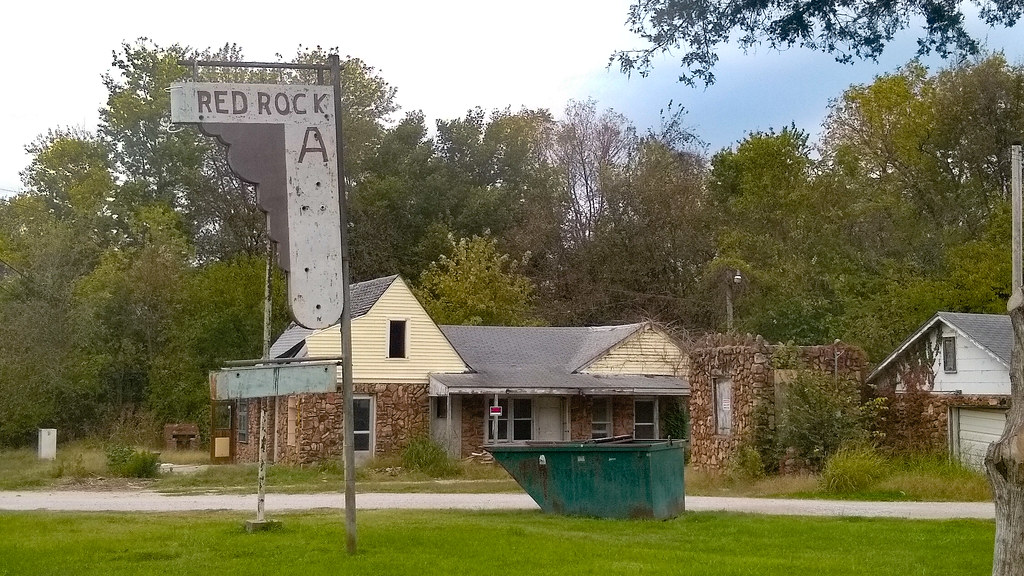 2021.10 MO Red Rock Apts was once White's Court on Route 6… Flickr