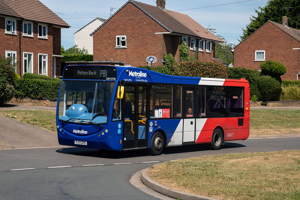 Metroline OEM2750 Jul22 Carpenter Way, Potters Bar. Jul 20… Flickr