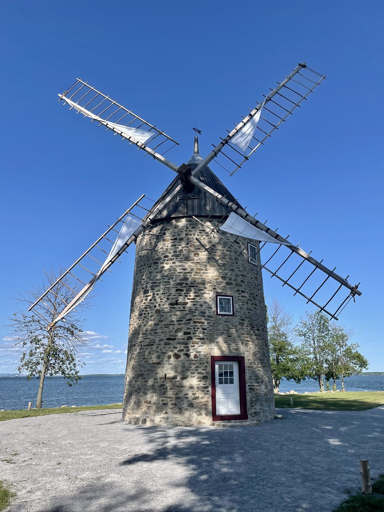 NotreDamedel’IlePerrot, QC, Canada Chaloos Flickr