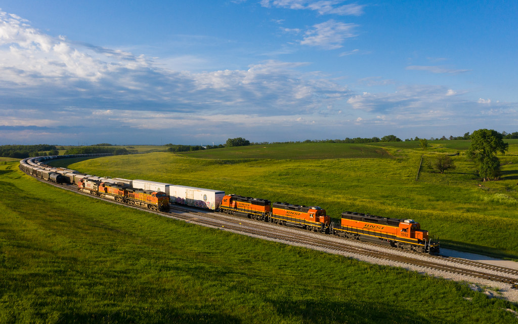 BNSF 1592 SD402 L CHI6641 07I Eddyville, IA A trio of… Flickr