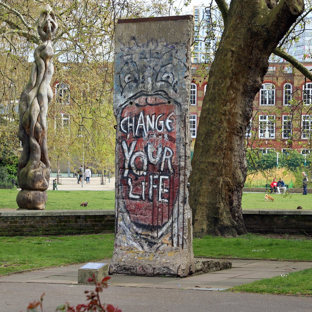 Small section of the Berlin Wall Imperial War Museum (La… Flickr