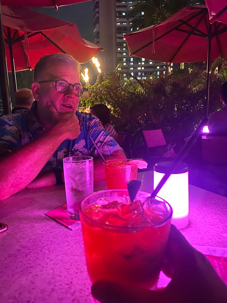 Mai Tai Bar 2259 Kalākaua Ave, Honolulu jericl cat Flickr