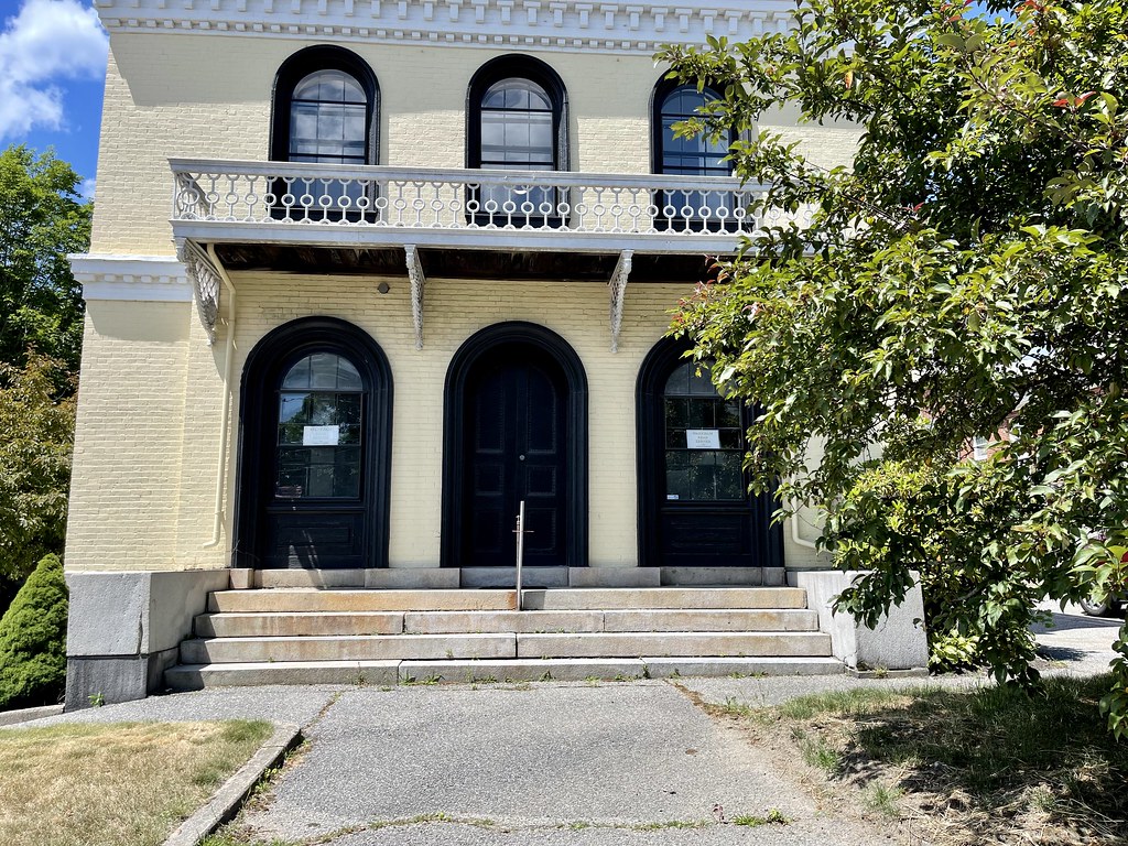 Entryway of Historic Post Office and Custom House in Waldo… Flickr
