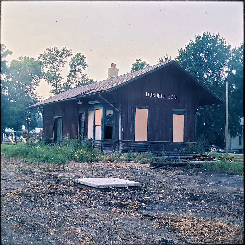 Fall 1975 Donnellson, Iowa CB&Q depot in Donnellson, locat… Flickr