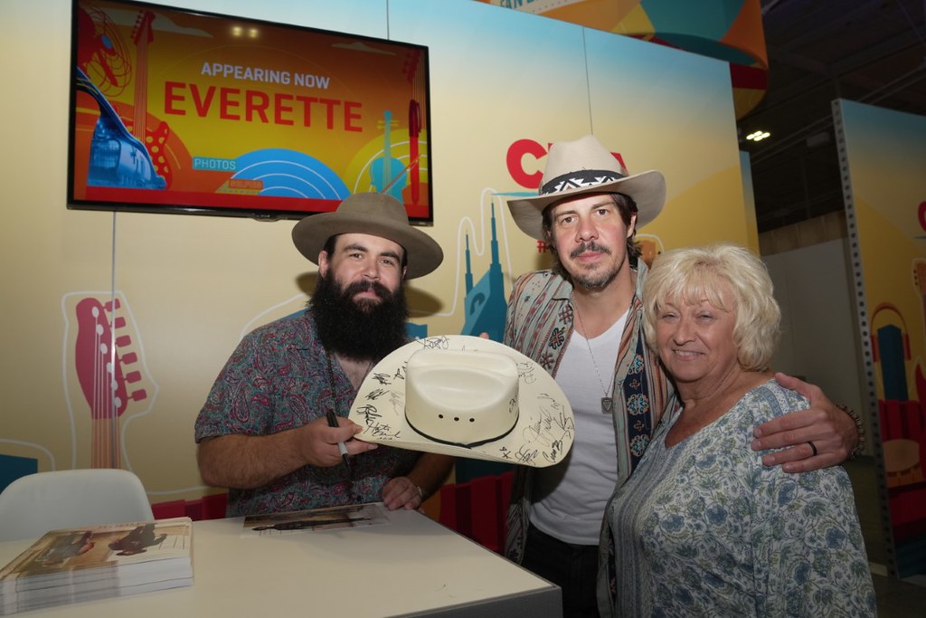 CMA FEST 2022 (189) Everette meet fans at Fan Fair X on Sa… Flickr