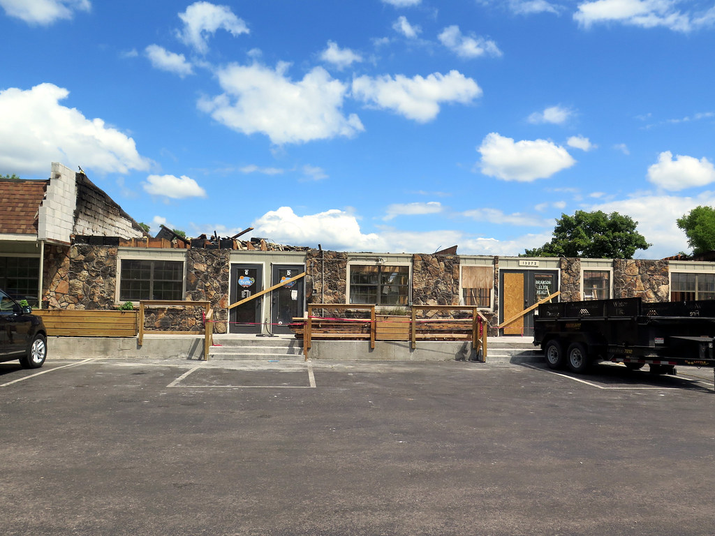 20220709_1958_Funky_Twig_Kimberling_City sheffieldb Flickr