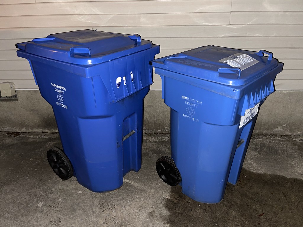 New carts Burlington County Recycle 64/96 gallons Ssi Scha… Flickr