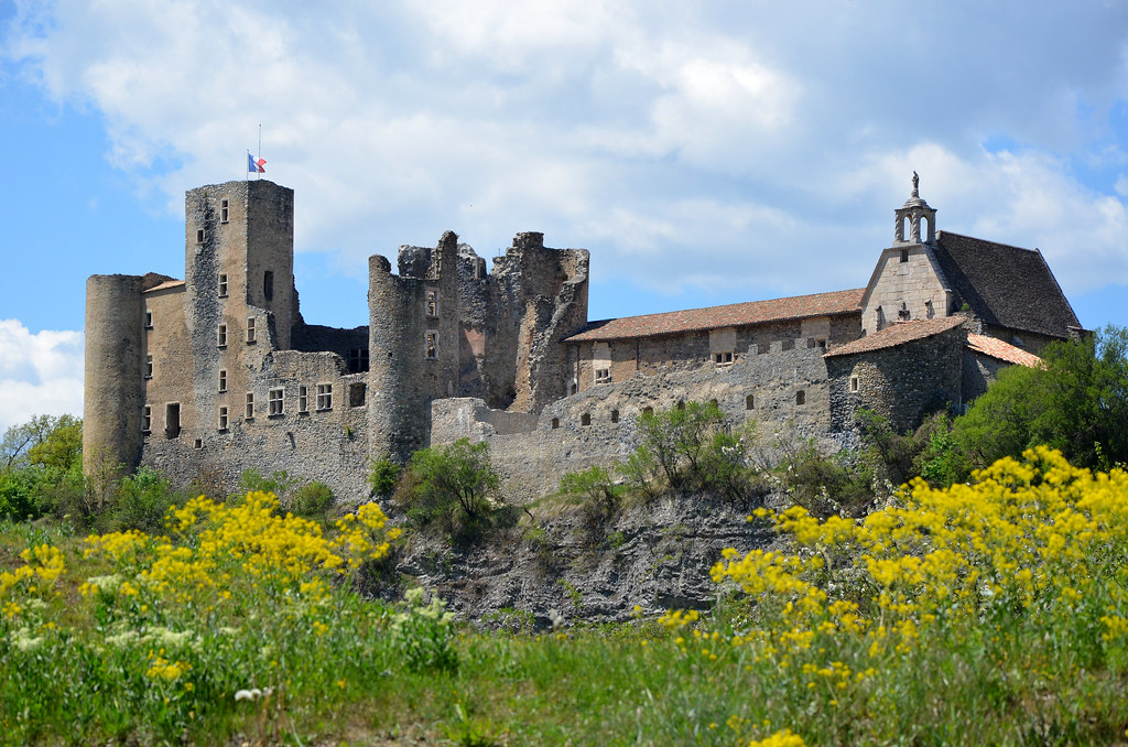 Château de Tallard La commune de Tallard est située à 15 k… Flickr