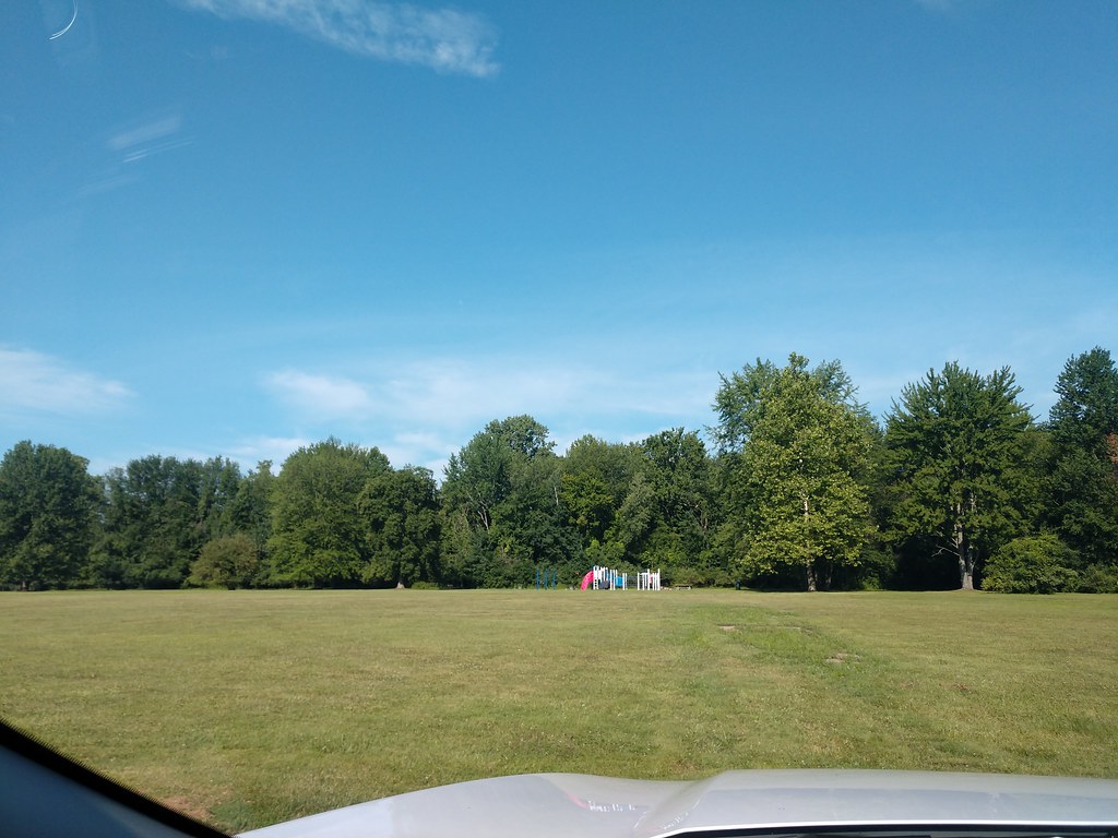 Hillcrest Park Not much there, but nice for the neighbors.… Flickr