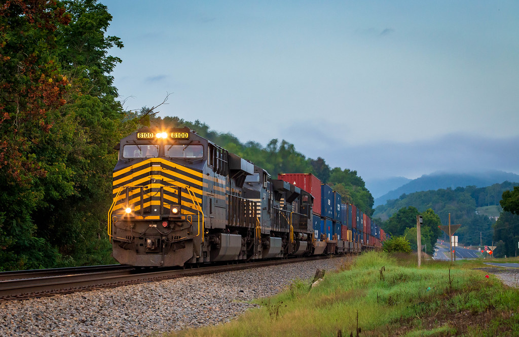 NS 218. Elliston, VA. An early August morning finds interm… Flickr