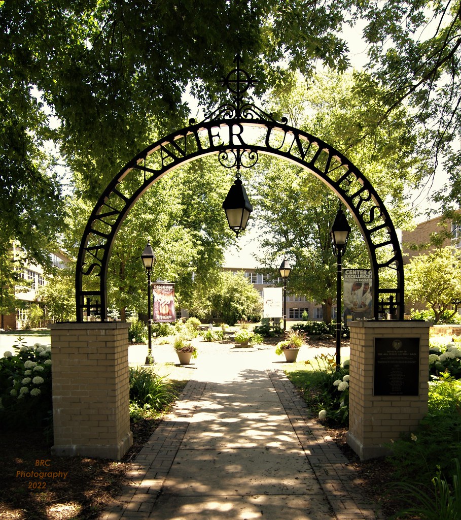 Archway Saint Xavier University, Chicago, Illinois. Flickr