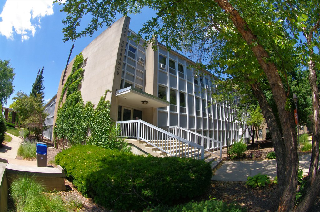 Warde Academic Center, East Wing Entrance Saint Xavier U… Flickr