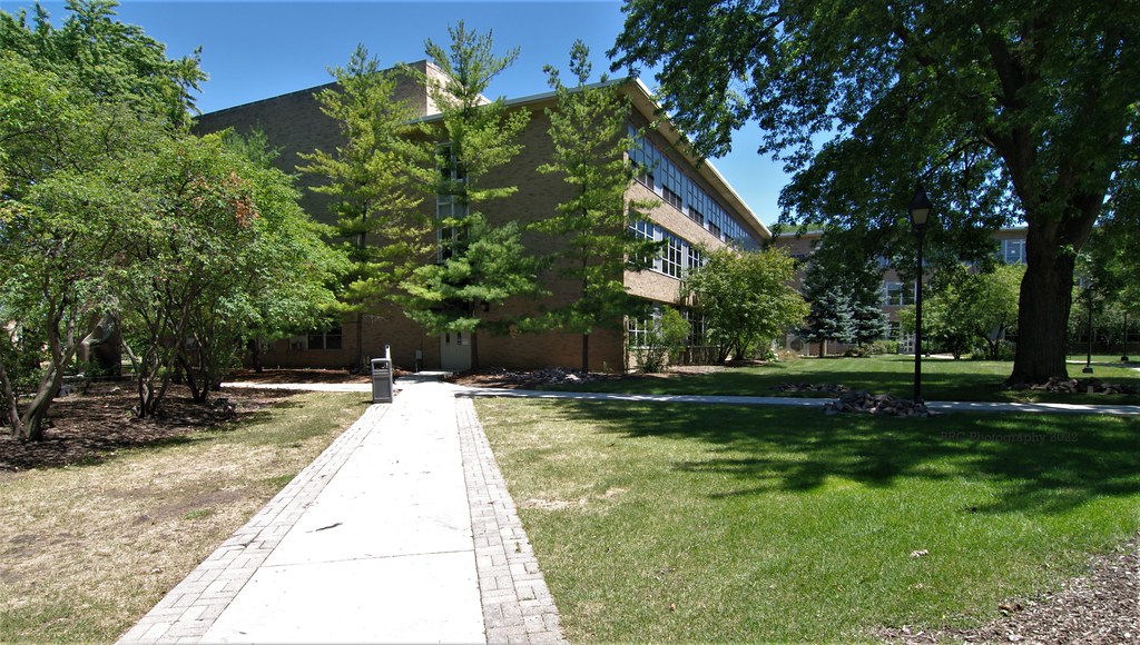 Warde Academic Center, Building G, Saint Xavier University… Flickr