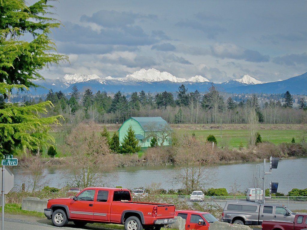 IMG_0096 Lowell, WA with Cascade Range in the distance. Oxbow