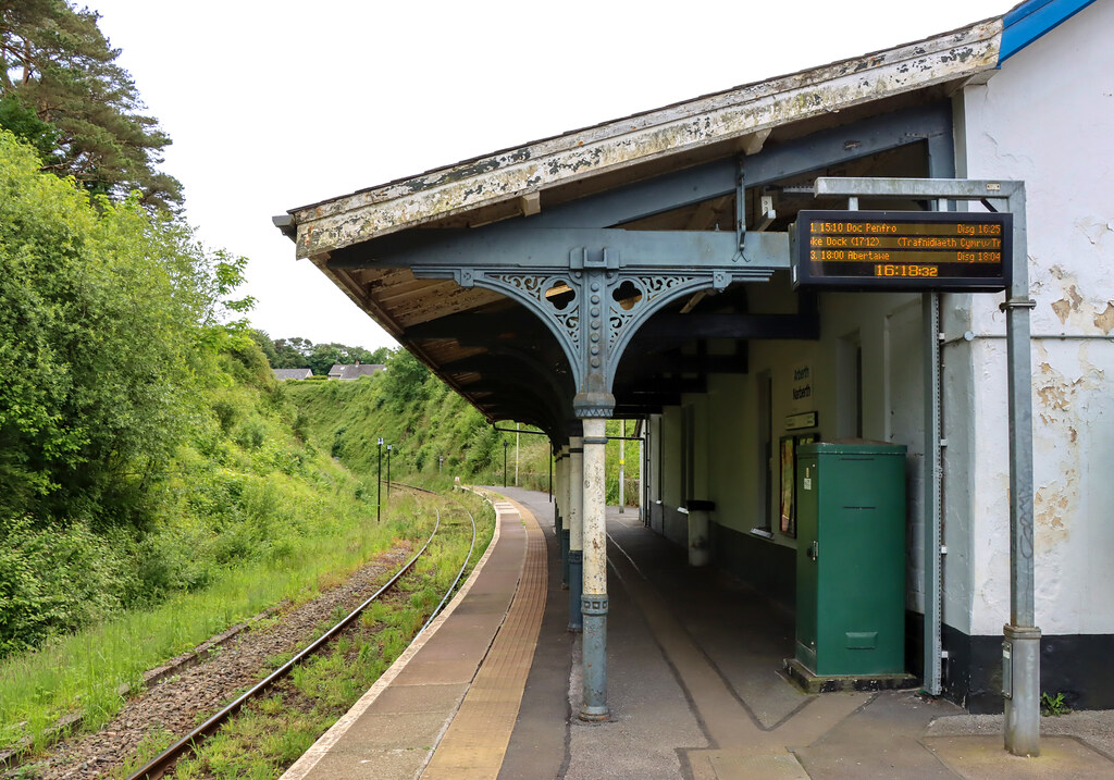 Narberth station Jeremy Segrott Flickr