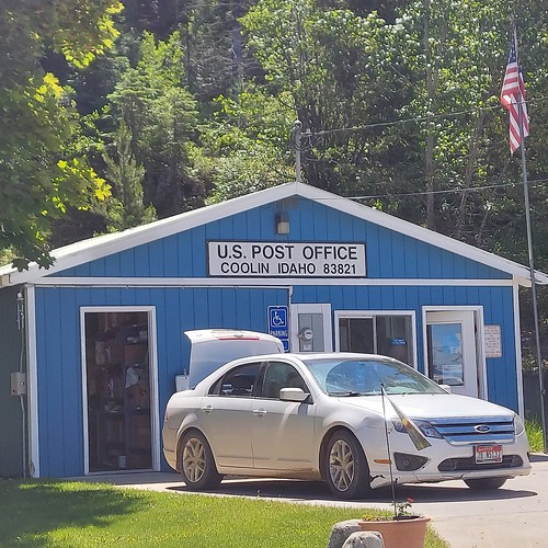 We always look for adorable Post Offices in little towns. … Flickr