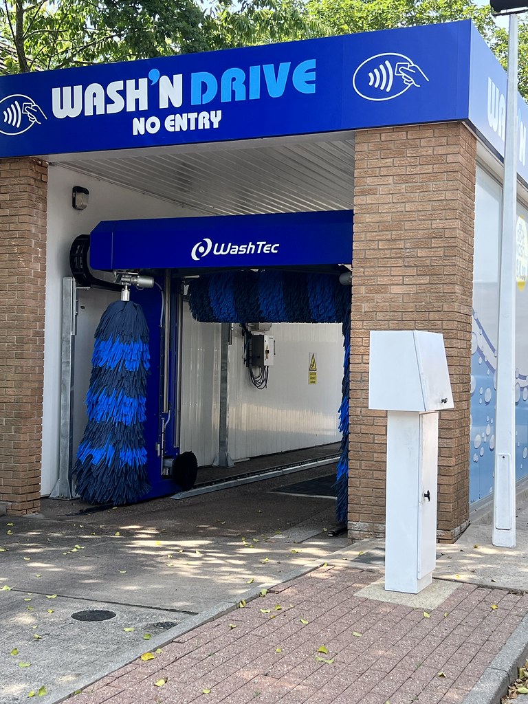 Washtec Easy Wash Installed at Esso Rontec Castle Bromwich… Flickr
