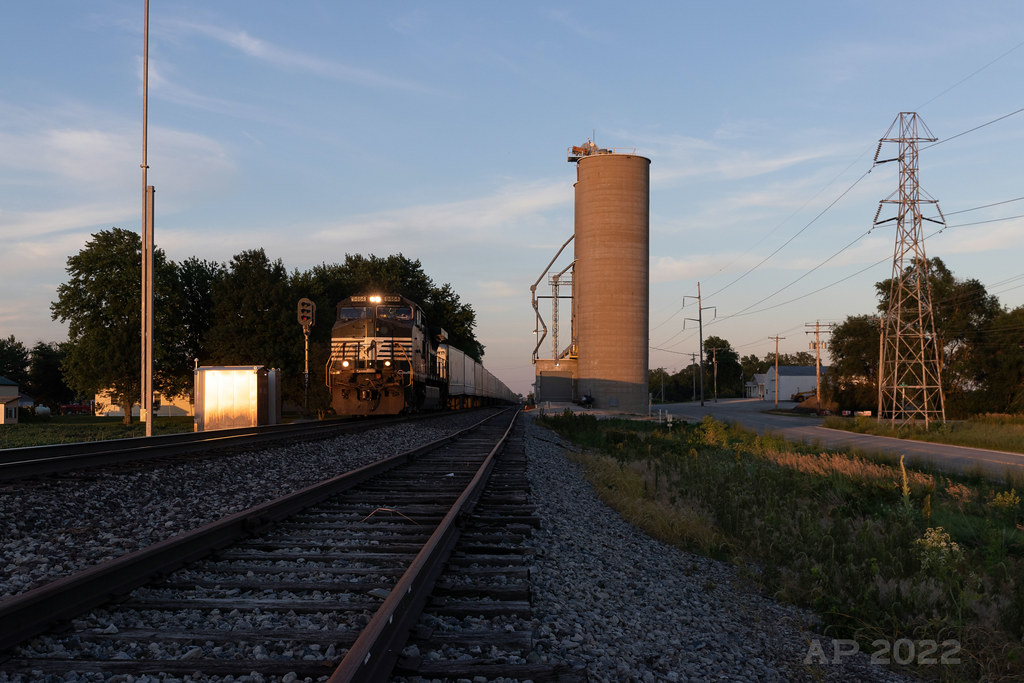 NS 255 Lanesville The sun has almost set as 255 takes it … Flickr