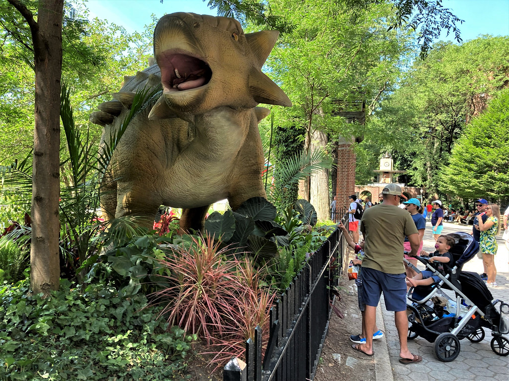 Central Park Dinosaur At the Central Park Zoo. (It's a Euo… Flickr