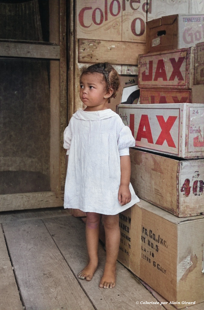 Child on porch of small store near Jeanerette, Louisiana (… Flickr