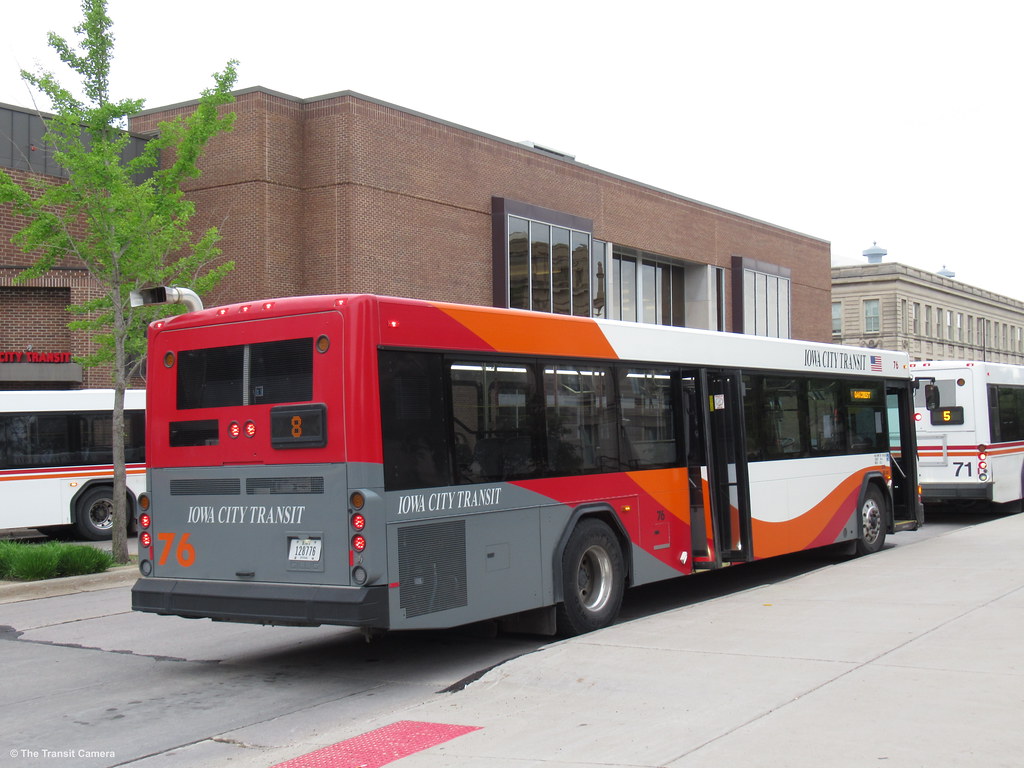 Iowa City Transit 76 Operated by Iowa City Transit Built … Flickr