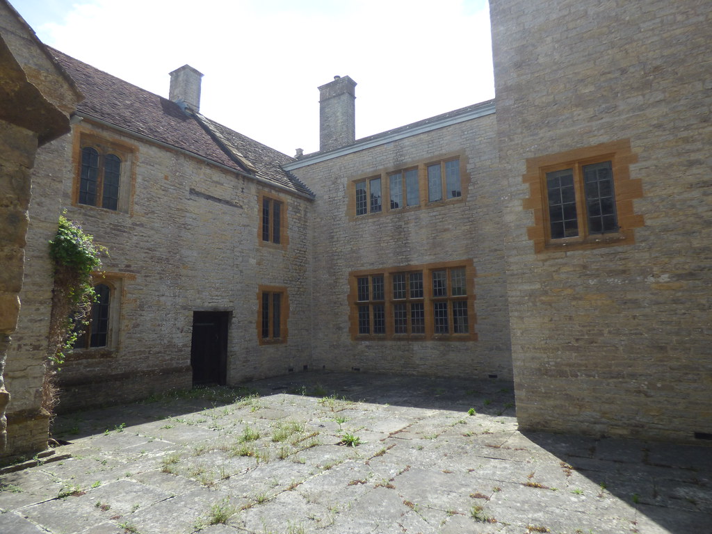 Lytes Cary Manor Inner courtyard After the visit to the … Flickr