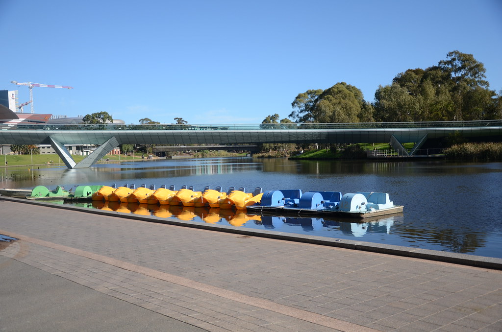 DSC_3655 paddle boats, River Torrens, Adelaide, South Aust… Flickr