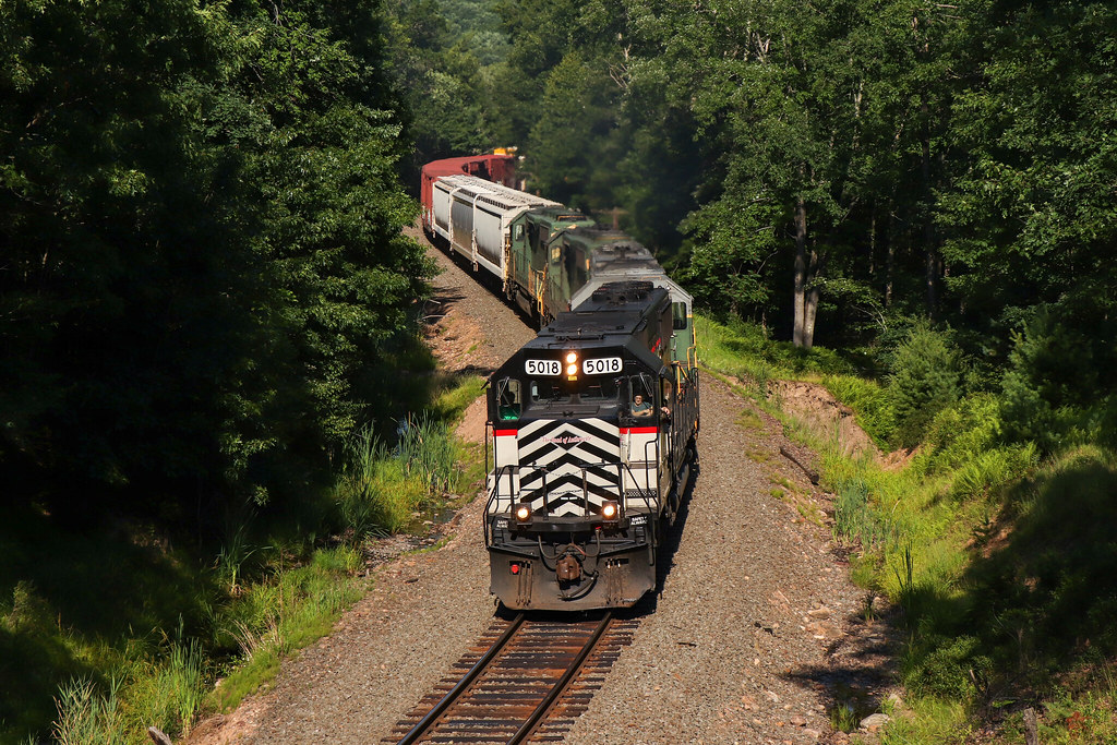 RBMN 5018 at Glen Summit, PA RBMN 5018 navigates the windi… Flickr