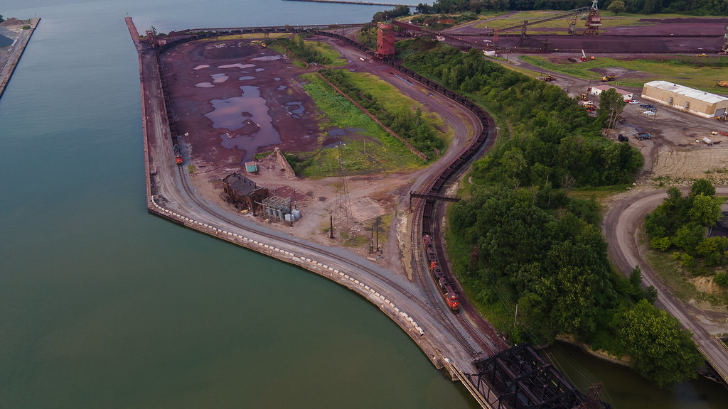 CN 8804 at Conneaut Harbor The BLE U703 job runs the loop … Flickr