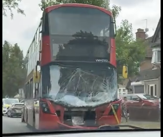 Crash damage Route 114, Metroline West, VWH2352, LK67CXJ Flickr