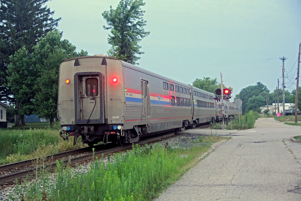 Amtrak 51 at Walnut Street Amtrak's westbound Cardinal cro… Flickr