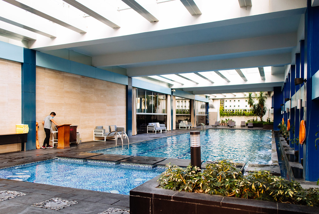 swimming pool overnight staycation at Makati Diamond Hotel… Flickr