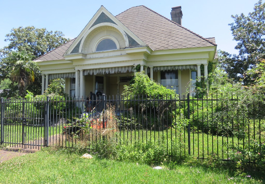 Holmes Duke House (Beaumont, Texas) Located at 694 Forrest… Flickr