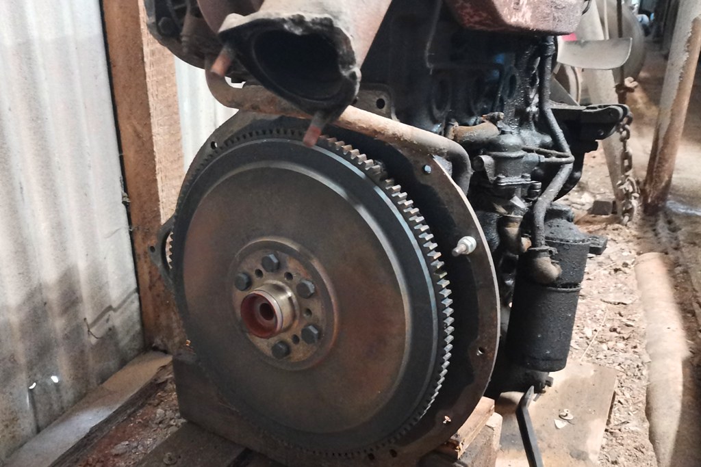 186 Flywheel Flywheel to come off next. 6 Big FT bolts hol… Flickr